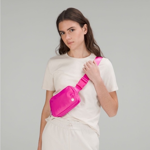 NWT Lululemon limited edition sonic pink belt bag - Picture 3 of 9